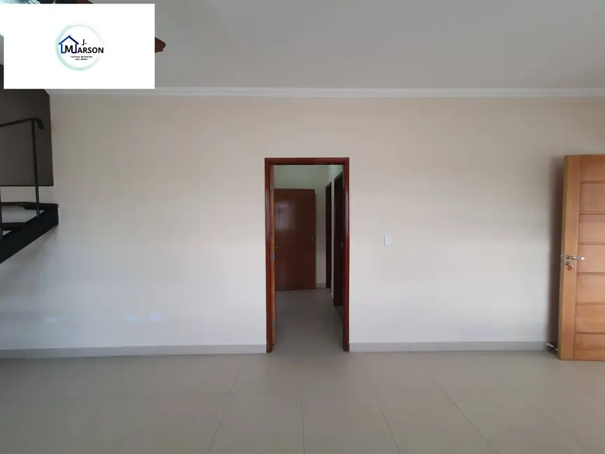 Sobrado com 5 quartos à venda, 232m2 em Centro, Caraguatatuba - SP - imagem 7 Foto 7 de Sobrado com 5 quartos à venda, 232m2 em Centro, Caraguatatuba - SP