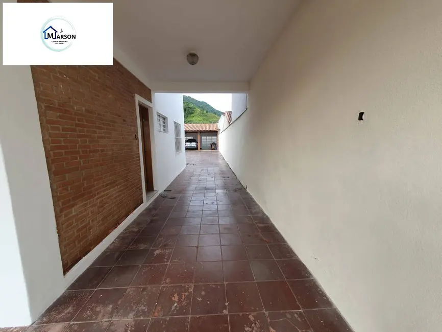 Sobrado com 5 quartos à venda, 232m2 em Centro, Caraguatatuba - SP - imagem 4 Foto 4 de Sobrado com 5 quartos à venda, 232m2 em Centro, Caraguatatuba - SP