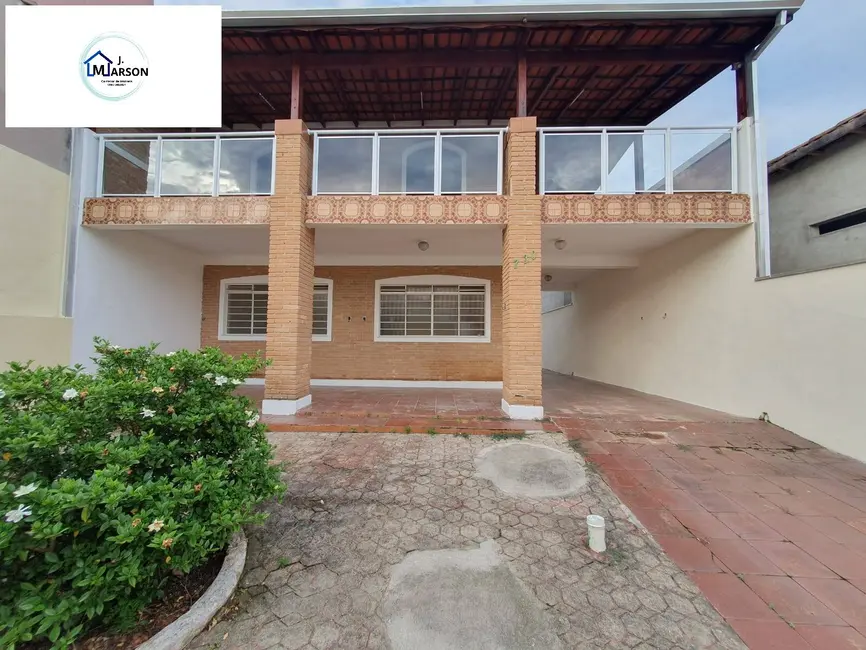 Foto 1 de Sobrado com 5 quartos à venda, 232m2 em Centro, Caraguatatuba - SP