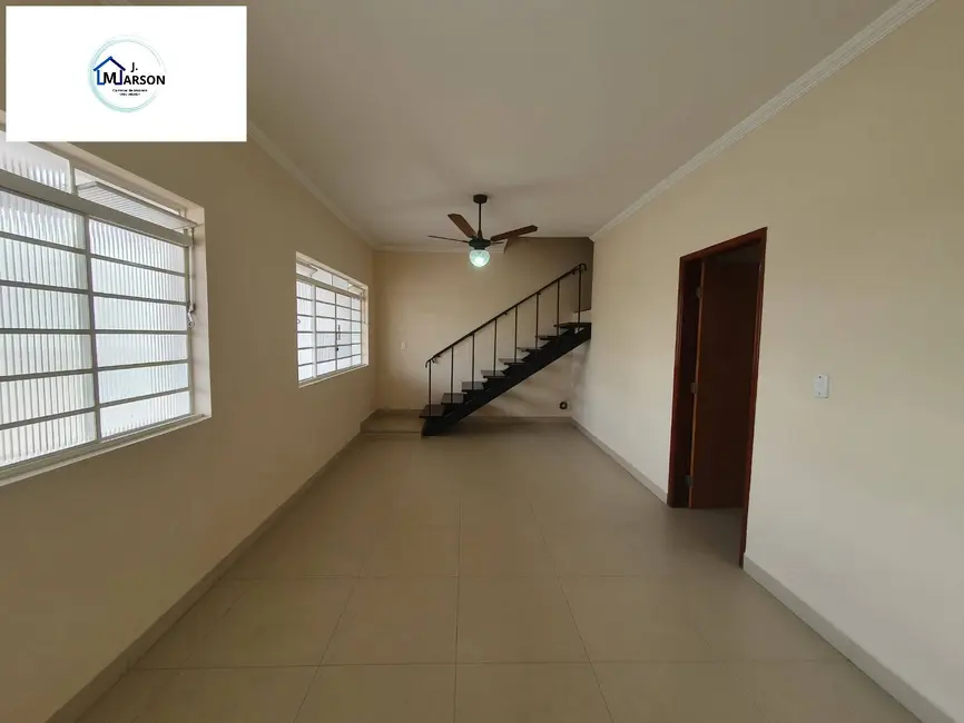 Sobrado com 5 quartos à venda, 232m2 em Centro, Caraguatatuba - SP - imagem 5 Foto 5 de Sobrado com 5 quartos à venda, 232m2 em Centro, Caraguatatuba - SP