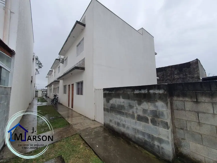 Foto 1 de Casa com 2 quartos para alugar, 70m2 em Balneário Recanto do Sol, Caraguatatuba - SP