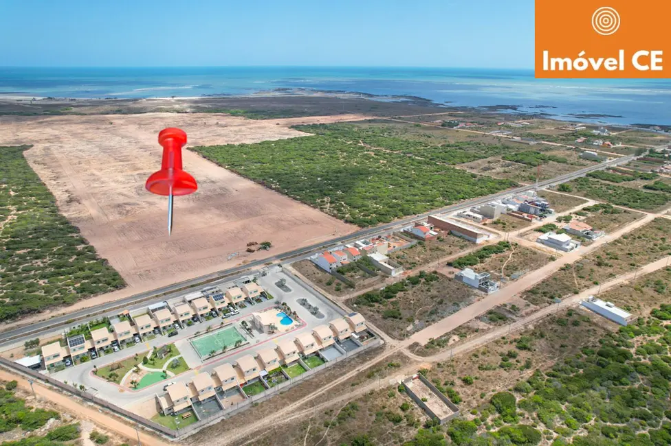 Foto 1 de Terreno / Lote à venda, 250m2 em Camocim, CE