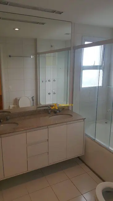 Apartamento com 3 quartos para alugar, 202m2 em Santana De Parnaiba - SP - imagem 8 Foto 8 de Apartamento com 3 quartos para alugar, 202m2 em Santana De Parnaiba - SP