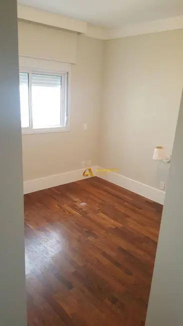 Apartamento com 3 quartos para alugar, 202m2 em Santana De Parnaiba - SP - imagem 4 Foto 4 de Apartamento com 3 quartos para alugar, 202m2 em Santana De Parnaiba - SP