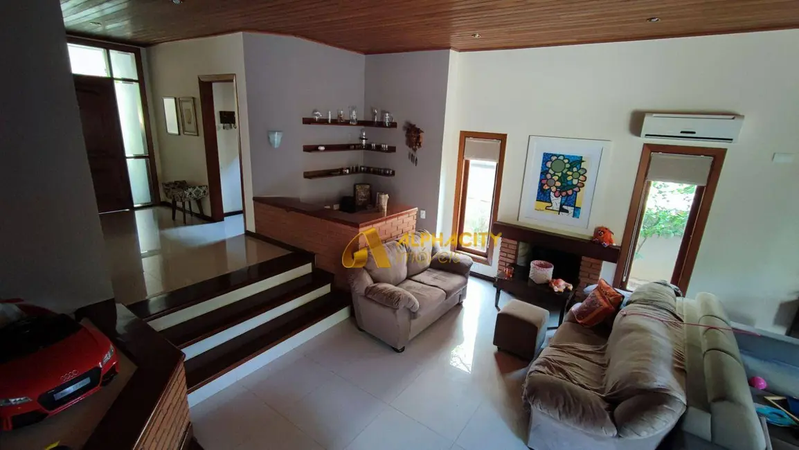 Foto 1 de Casa de Condomínio com 3 quartos à venda, 360m2 em Santana De Parnaiba - SP