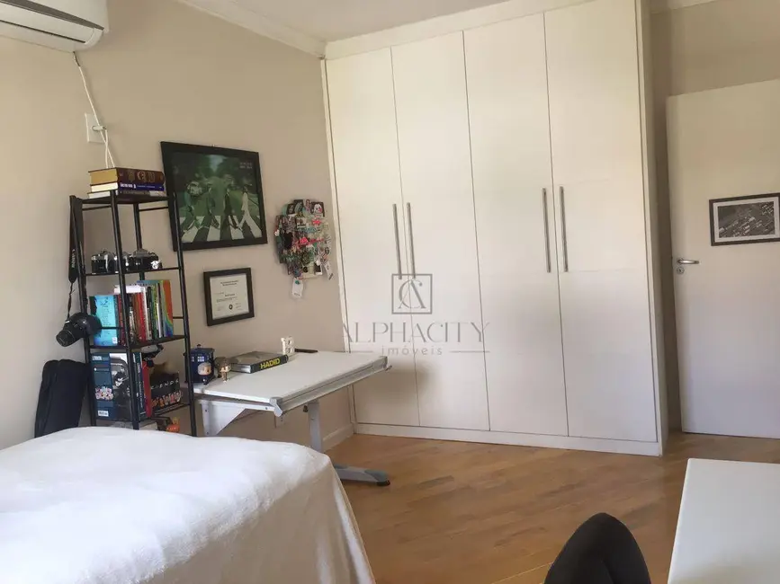 Casa de Condomínio com 4 quartos à venda, 300m2 em Santana De Parnaiba - SP - imagem 9 Foto 9 de Casa de Condomínio com 4 quartos à venda, 300m2 em Santana De Parnaiba - SP