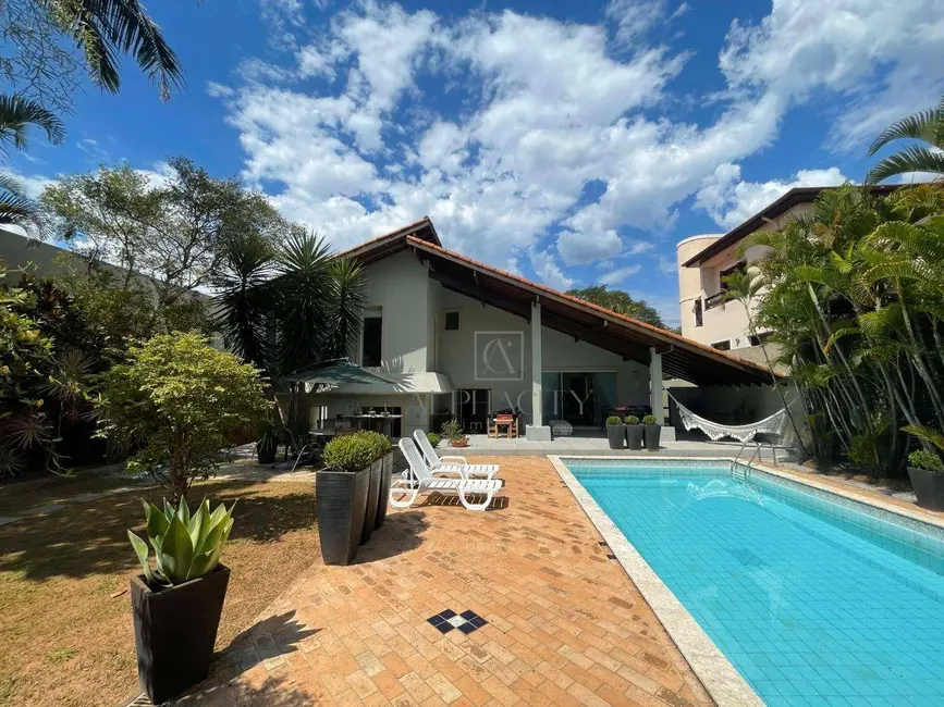 Casa de Condomínio com 4 quartos para alugar, 720m2 em Barueri - SP - imagem 1 Foto 1 de Casa de Condomínio com 4 quartos para alugar, 720m2 em Barueri - SP