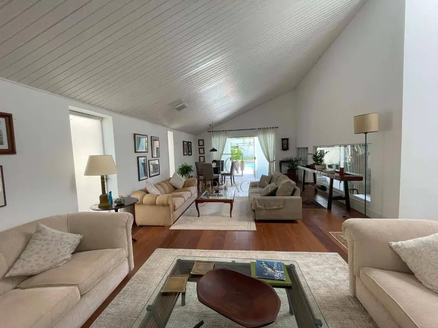 Casa de Condomínio com 4 quartos para alugar, 720m2 em Barueri - SP - imagem 3 Foto 3 de Casa de Condomínio com 4 quartos para alugar, 720m2 em Barueri - SP