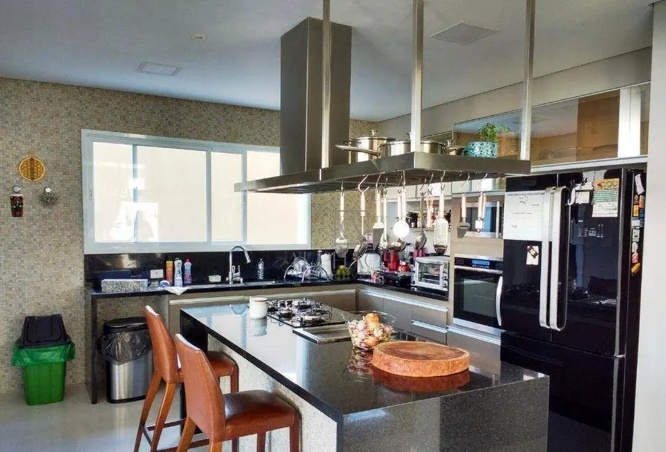 Foto 3 de Casa de Condomínio com 4 quartos à venda, 300m2 em Santana De Parnaiba - SP