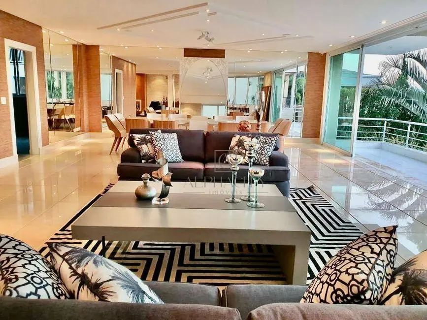 Casa de Condomínio com 5 quartos para alugar, 1010m2 em Tamboré, Santana De Parnaiba - SP - imagem 1 Foto 1 de Casa de Condomínio com 5 quartos para alugar, 1010m2 em Tamboré, Santana De Parnaiba - SP