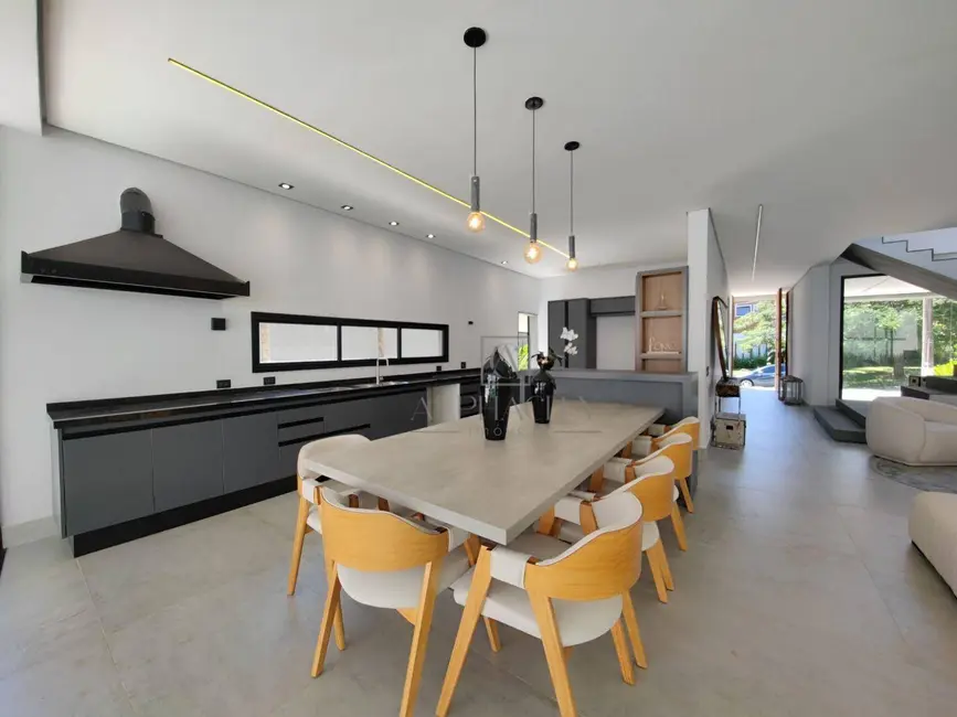 Foto 2 de Casa de Condomínio com 4 quartos à venda e para alugar, 360m2 em Santana De Parnaiba - SP