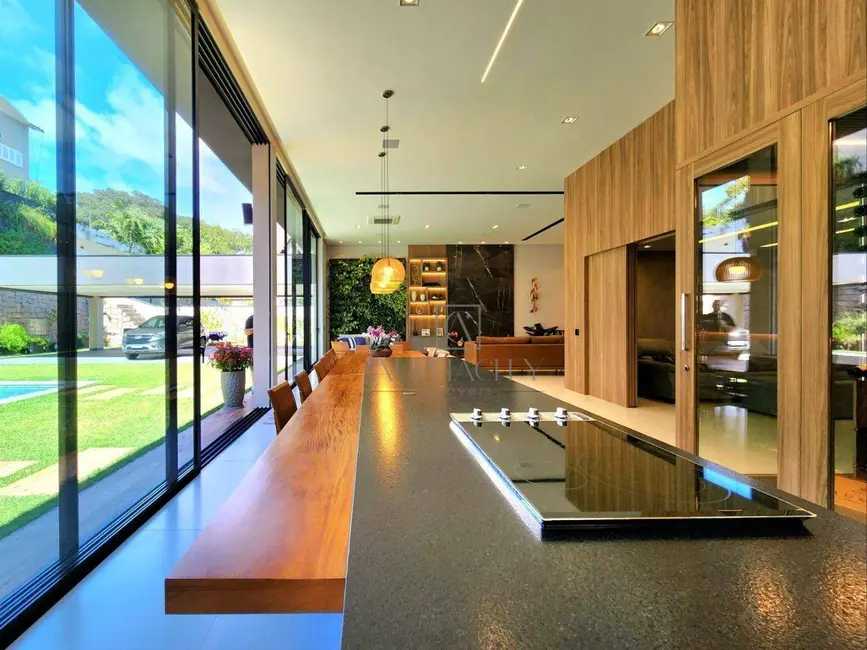 Casa de Condomínio com 5 quartos à venda, 1280m2 em Residencial Tamboré, Barueri - SP - imagem 3 Foto 3 de Casa de Condomínio com 5 quartos à venda, 1280m2 em Residencial Tamboré, Barueri - SP