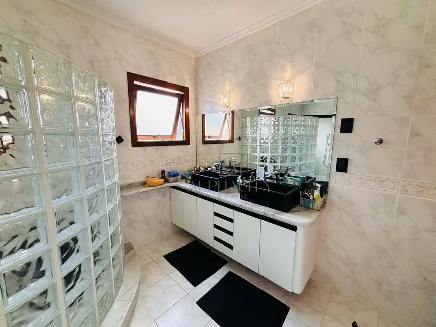 Casa de Condomínio com 4 quartos à venda e para alugar, 640m2 em Barueri - SP - imagem 3 Foto 3 de Casa de Condomínio com 4 quartos à venda e para alugar, 640m2 em Barueri - SP