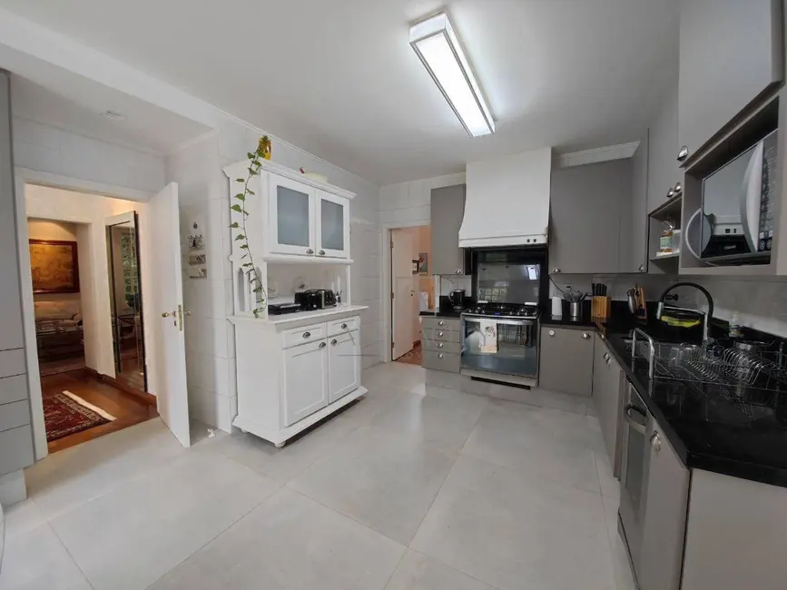 Casa de Condomínio com 4 quartos à venda, 1738m2 em Residencial Tamboré, Barueri - SP - imagem 6 Foto 6 de Casa de Condomínio com 4 quartos à venda, 1738m2 em Residencial Tamboré, Barueri - SP