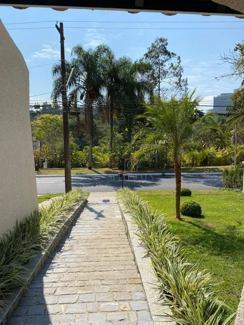 Foto 3 de Casa de Condomínio com 3 quartos à venda, 560m2 em Barueri - SP