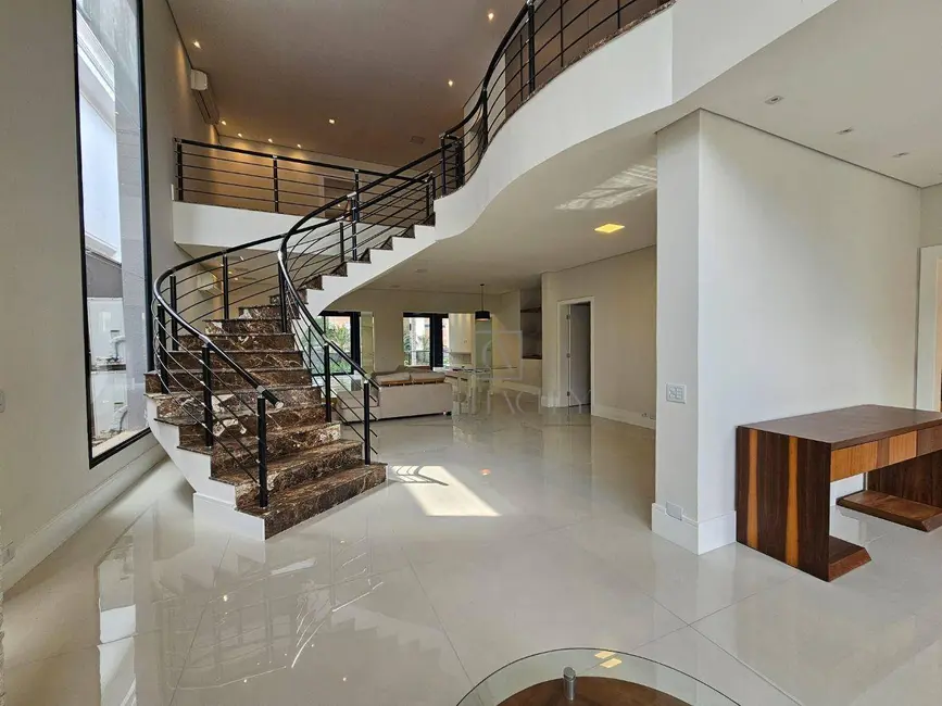 Casa de Condomínio com 4 quartos à venda e para alugar, 600m2 em Alphaville Residencial Plus, Barueri - SP - imagem 5 Foto 5 de Casa de Condomínio com 4 quartos à venda e para alugar, 600m2 em Alphaville Residencial Plus, Barueri - SP