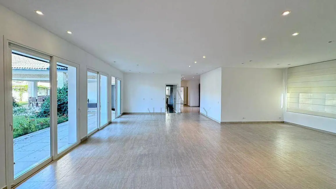 Casa de Condomínio com 4 quartos para alugar, 1235m2 em Barueri - SP - imagem 2 Foto 2 de Casa de Condomínio com 4 quartos para alugar, 1235m2 em Barueri - SP