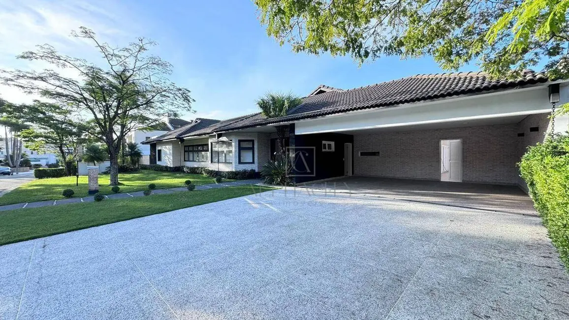 Casa de Condomínio com 4 quartos para alugar, 1235m2 em Barueri - SP - imagem 1 Foto 1 de Casa de Condomínio com 4 quartos para alugar, 1235m2 em Barueri - SP