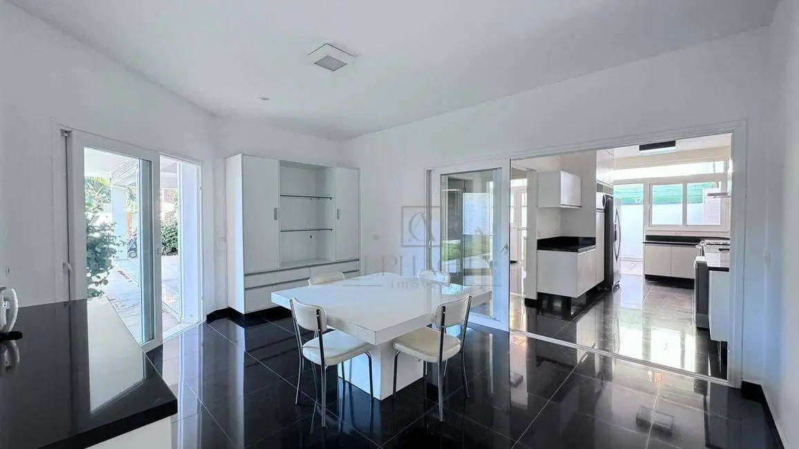 Casa de Condomínio com 4 quartos para alugar, 1235m2 em Barueri - SP - imagem 8 Foto 8 de Casa de Condomínio com 4 quartos para alugar, 1235m2 em Barueri - SP