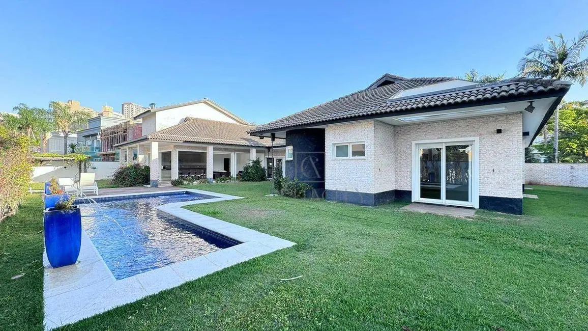 Casa de Condomínio com 4 quartos para alugar, 1235m2 em Barueri - SP - imagem 5 Foto 5 de Casa de Condomínio com 4 quartos para alugar, 1235m2 em Barueri - SP