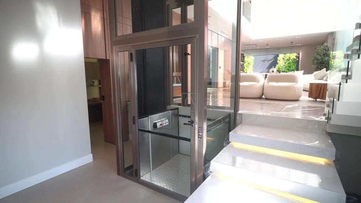 Casa de Condomínio com 5 quartos à venda, 600m2 em Santana De Parnaiba - SP - imagem 2 Foto 2 de Casa de Condomínio com 5 quartos à venda, 600m2 em Santana De Parnaiba - SP