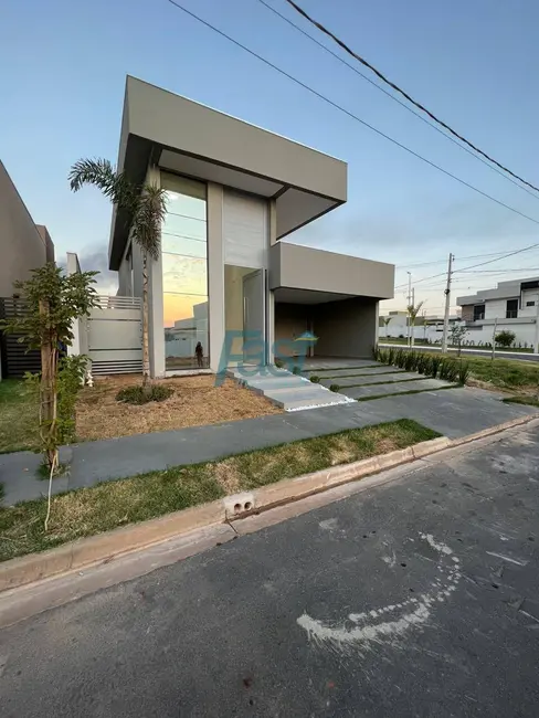 Foto 1 de Casa de Condomínio com 3 quartos à venda, 250m2 em Cuiaba - MT