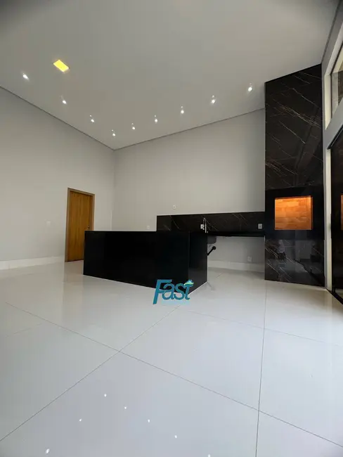 Foto 2 de Casa com 3 quartos à venda, 136m2 em Jardim Universitário, Cuiaba - MT