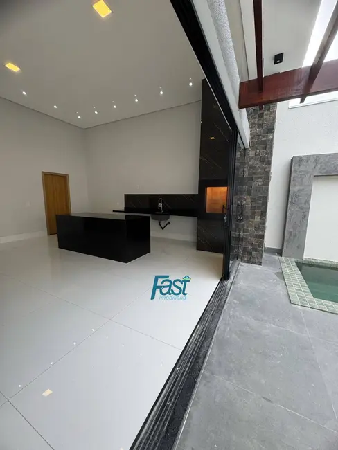 Casa com 3 quartos à venda, 136m2 em Jardim Universitário, Cuiaba - MT - imagem 3 Foto 3 de Casa com 3 quartos à venda, 136m2 em Jardim Universitário, Cuiaba - MT