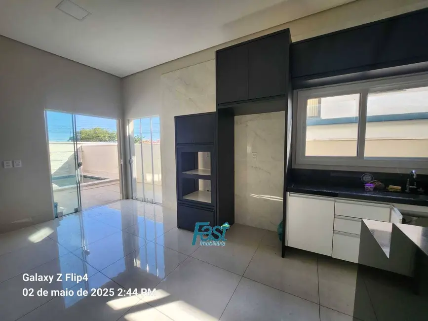 Foto 1 de Casa de Condomínio com 3 quartos à venda, 135m2 em Cuiaba - MT