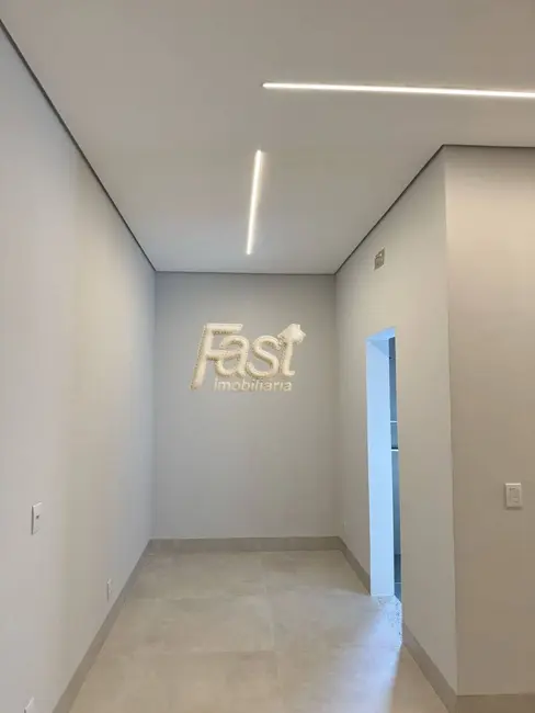 Foto 2 de Casa com 3 quartos à venda, 300m2 em Cuiaba - MT