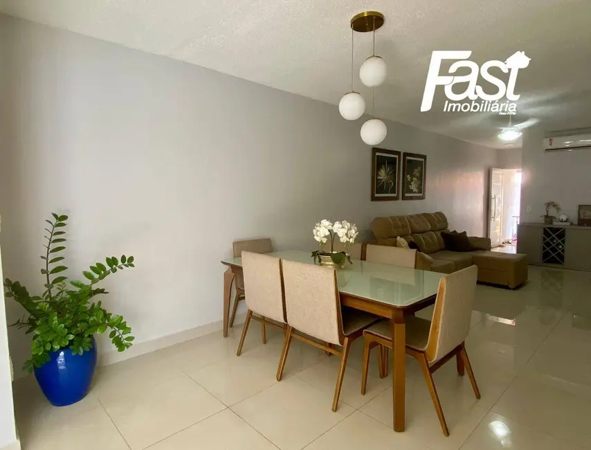 Foto 3 de Casa de Condomínio com 3 quartos à venda, 200m2 em Jardim Imperial, Cuiaba - MT