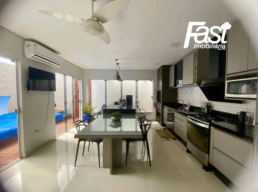 Foto 1 de Casa de Condomínio com 3 quartos à venda, 200m2 em Jardim Imperial, Cuiaba - MT