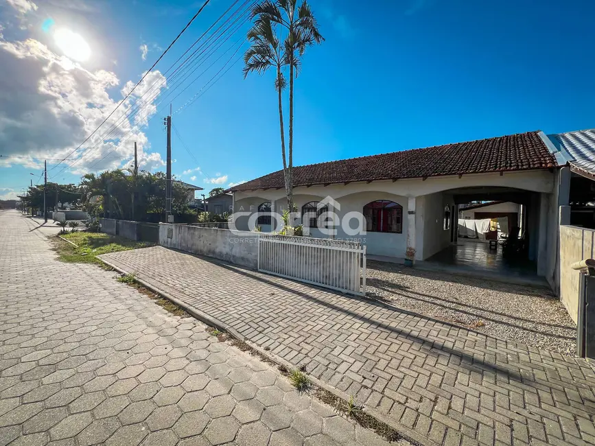 Foto 3 de Casa com 3 quartos à venda, 325m2 em Balneario Barra Do Sul - SC