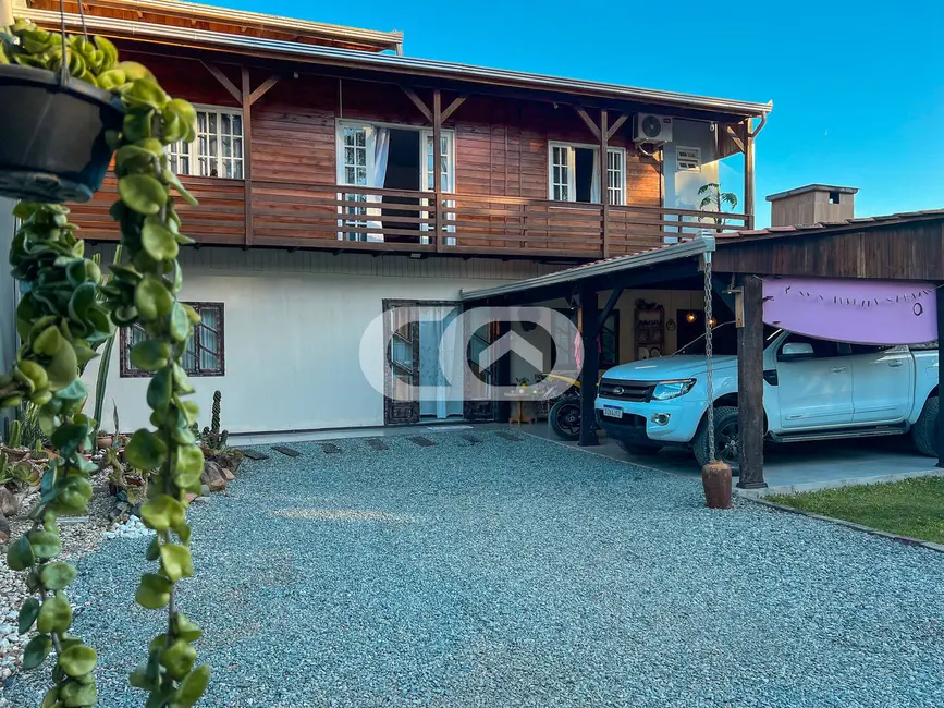 Foto 4 de Sobrado com 3 quartos à venda, 228m2 em Balneario Barra Do Sul - SC