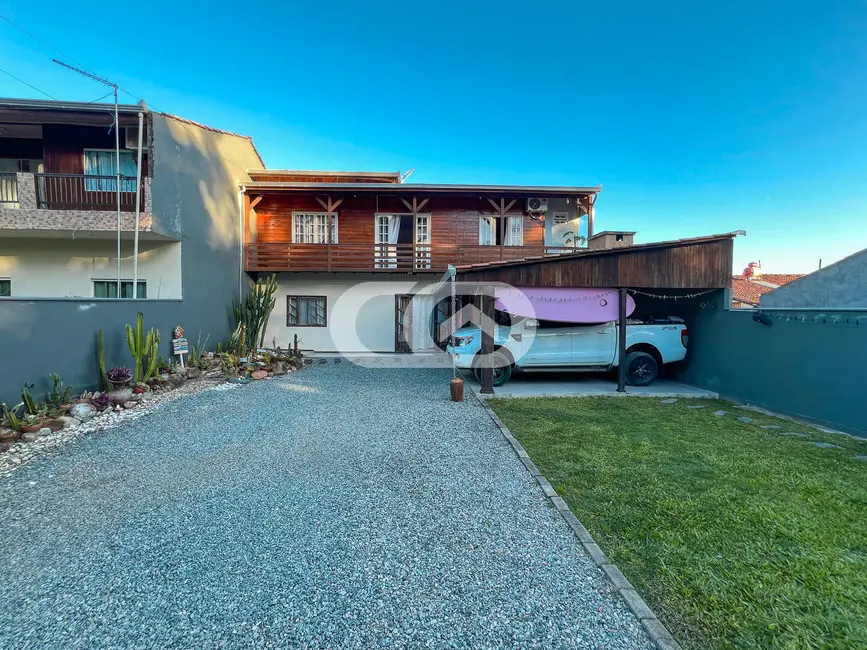 Foto 2 de Sobrado com 3 quartos à venda, 228m2 em Balneario Barra Do Sul - SC
