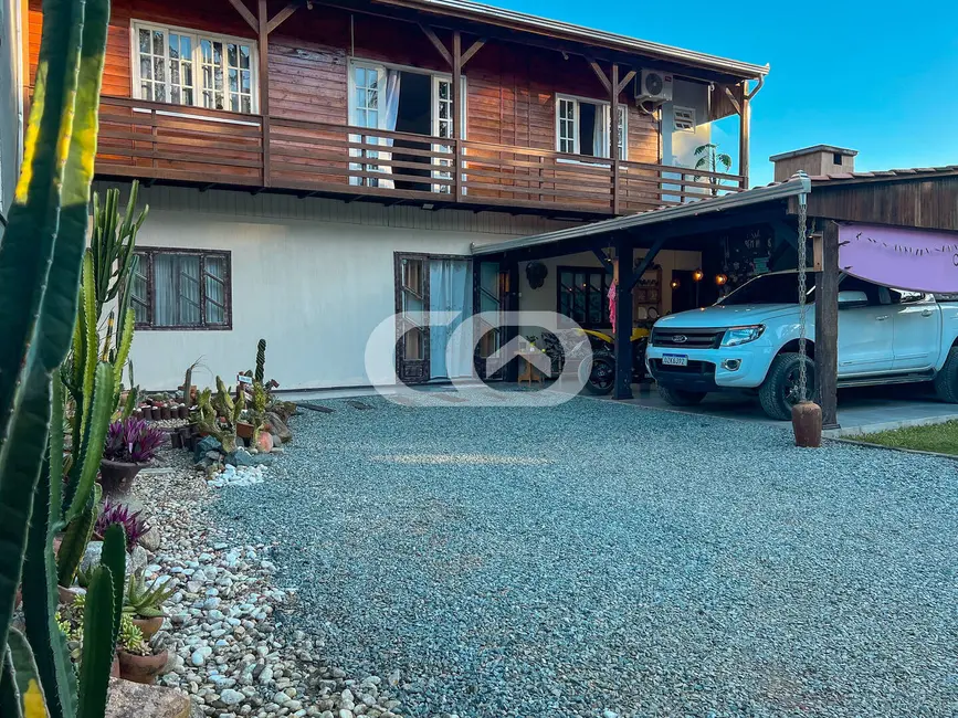 Foto 8 de Sobrado com 3 quartos à venda, 228m2 em Balneario Barra Do Sul - SC