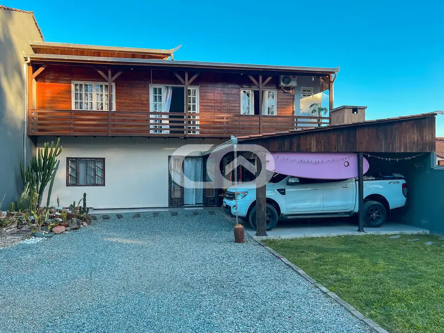 Foto 1 de Sobrado com 3 quartos à venda, 228m2 em Balneario Barra Do Sul - SC