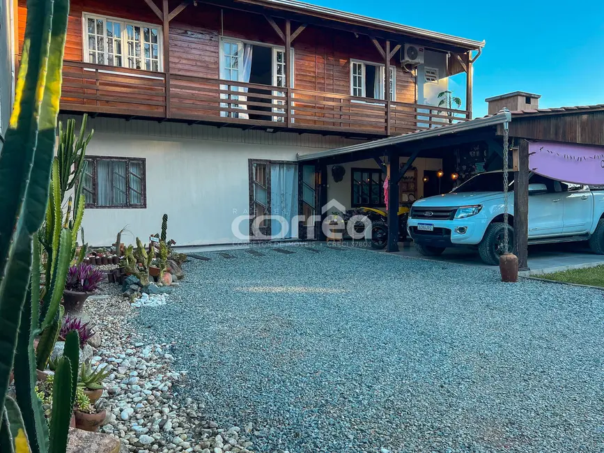Sobrado com 3 quartos à venda, 228m2 em Balneario Barra Do Sul - SC - imagem 8 Foto 8 de Sobrado com 3 quartos à venda, 228m2 em Balneario Barra Do Sul - SC