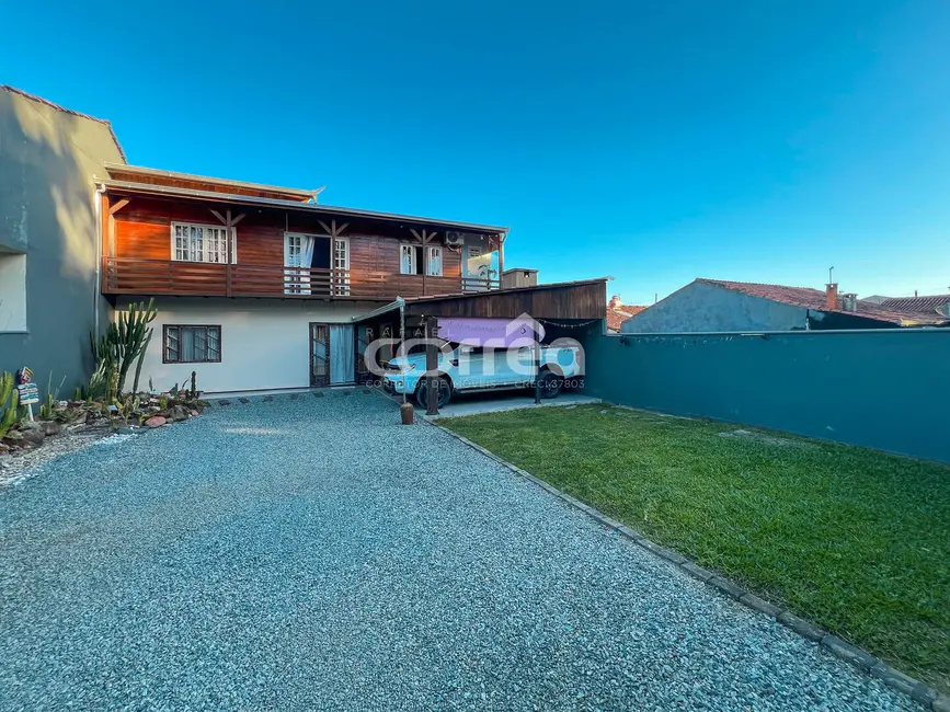 Sobrado com 3 quartos à venda, 228m2 em Balneario Barra Do Sul - SC - imagem 3 Foto 3 de Sobrado com 3 quartos à venda, 228m2 em Balneario Barra Do Sul - SC