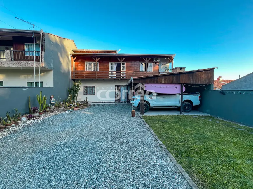 Foto 2 de Sobrado com 3 quartos à venda, 228m2 em Balneario Barra Do Sul - SC
