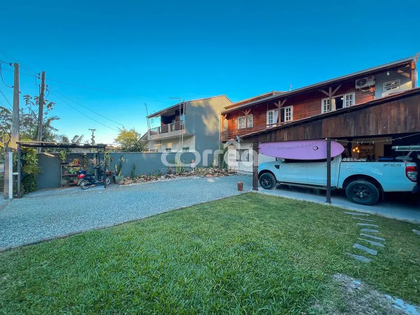 Sobrado com 3 quartos à venda, 228m2 em Balneario Barra Do Sul - SC - imagem 7 Foto 7 de Sobrado com 3 quartos à venda, 228m2 em Balneario Barra Do Sul - SC