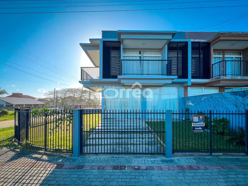 Sobrado com 3 quartos à venda em Balneario Barra Do Sul - SC - imagem 4 Foto 4 de Sobrado com 3 quartos à venda em Balneario Barra Do Sul - SC