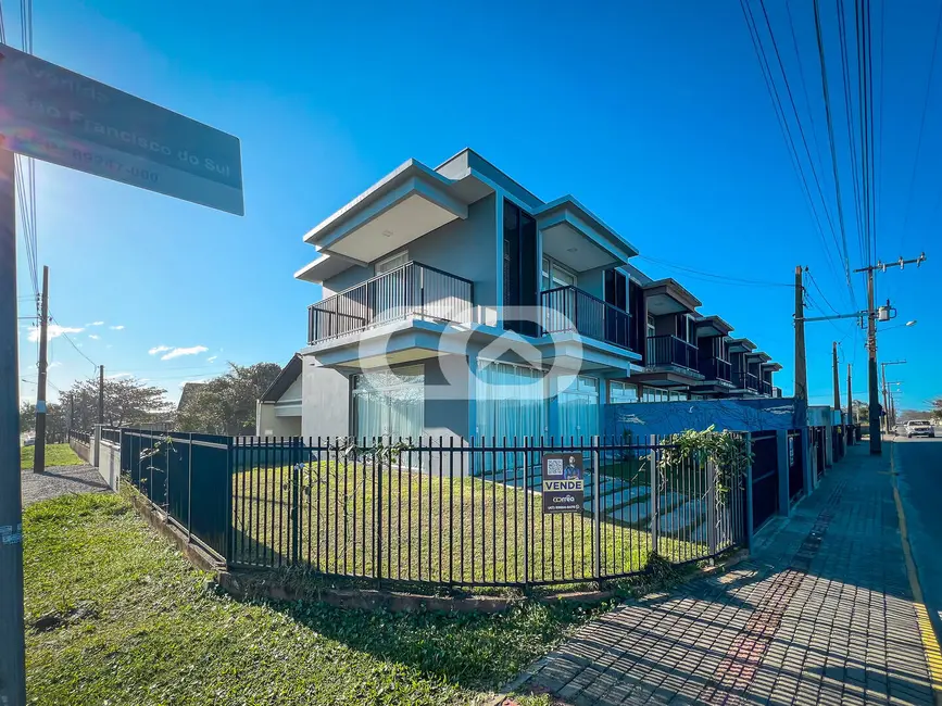 Foto 1 de Sobrado com 3 quartos à venda em Balneario Barra Do Sul - SC