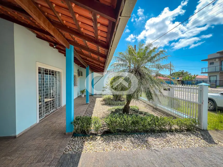 Foto 3 de Casa com 3 quartos à venda, 297m2 em Balneario Barra Do Sul - SC