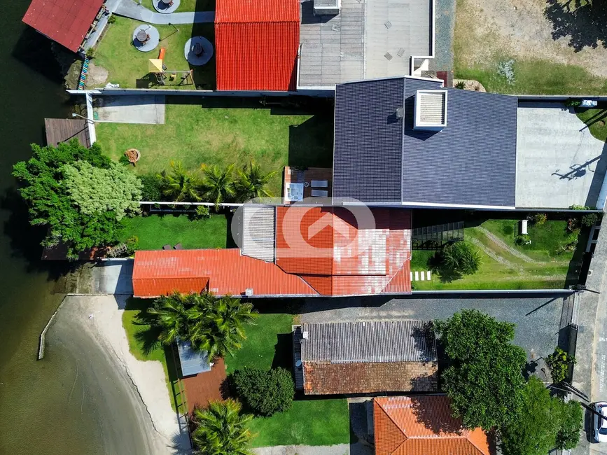Foto 3 de Casa com 3 quartos à venda, 430m2 em Centro, Balneario Barra Do Sul - SC