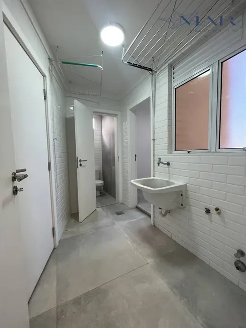 Apartamento com 3 quartos à venda e para alugar, 127m2 em Gonzaga, Santos - SP - imagem 3 Foto 3 de Apartamento com 3 quartos à venda e para alugar, 127m2 em Gonzaga, Santos - SP