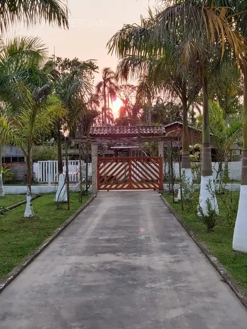 Sítio / Rancho com 6 quartos à venda, 300m2 em Bertioga - SP - imagem 1 Foto 1 de Sítio / Rancho com 6 quartos à venda, 300m2 em Bertioga - SP