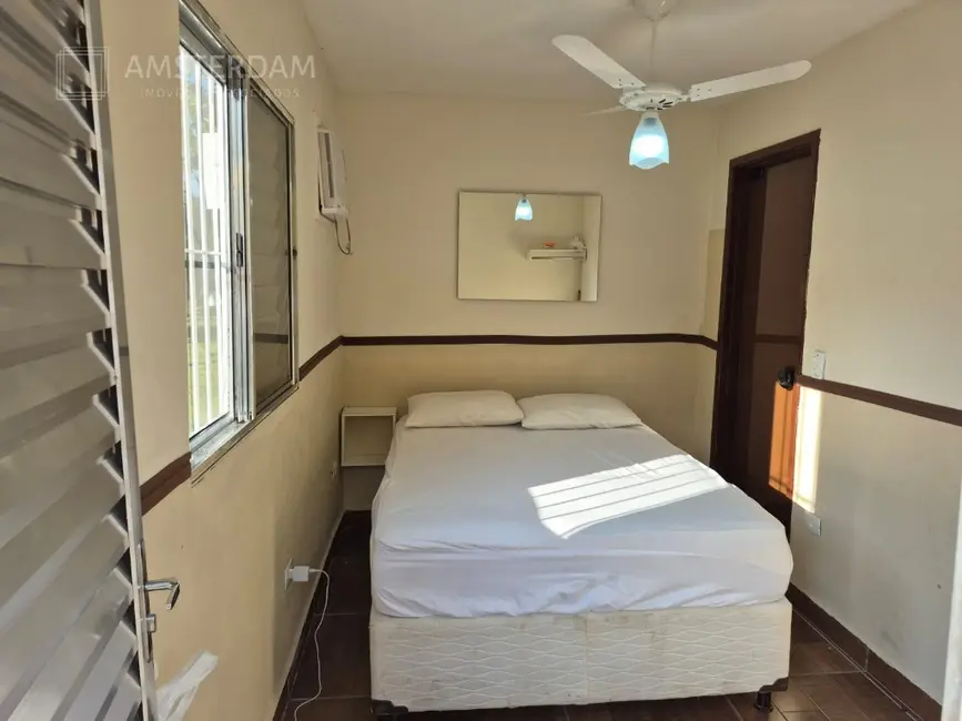 Sítio / Rancho com 6 quartos à venda, 300m2 em Bertioga - SP - imagem 3 Foto 3 de Sítio / Rancho com 6 quartos à venda, 300m2 em Bertioga - SP