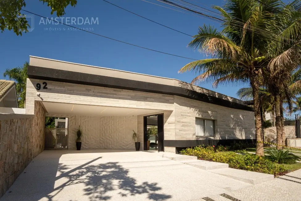 Casa de Condomínio com 6 quartos à venda, 770m2 em Bertioga - SP - imagem 2 Foto 2 de Casa de Condomínio com 6 quartos à venda, 770m2 em Bertioga - SP