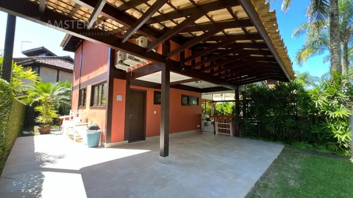 Foto 1 de Casa de Condomínio com 4 quartos à venda, 270m2 em Sao Sebastiao - SP